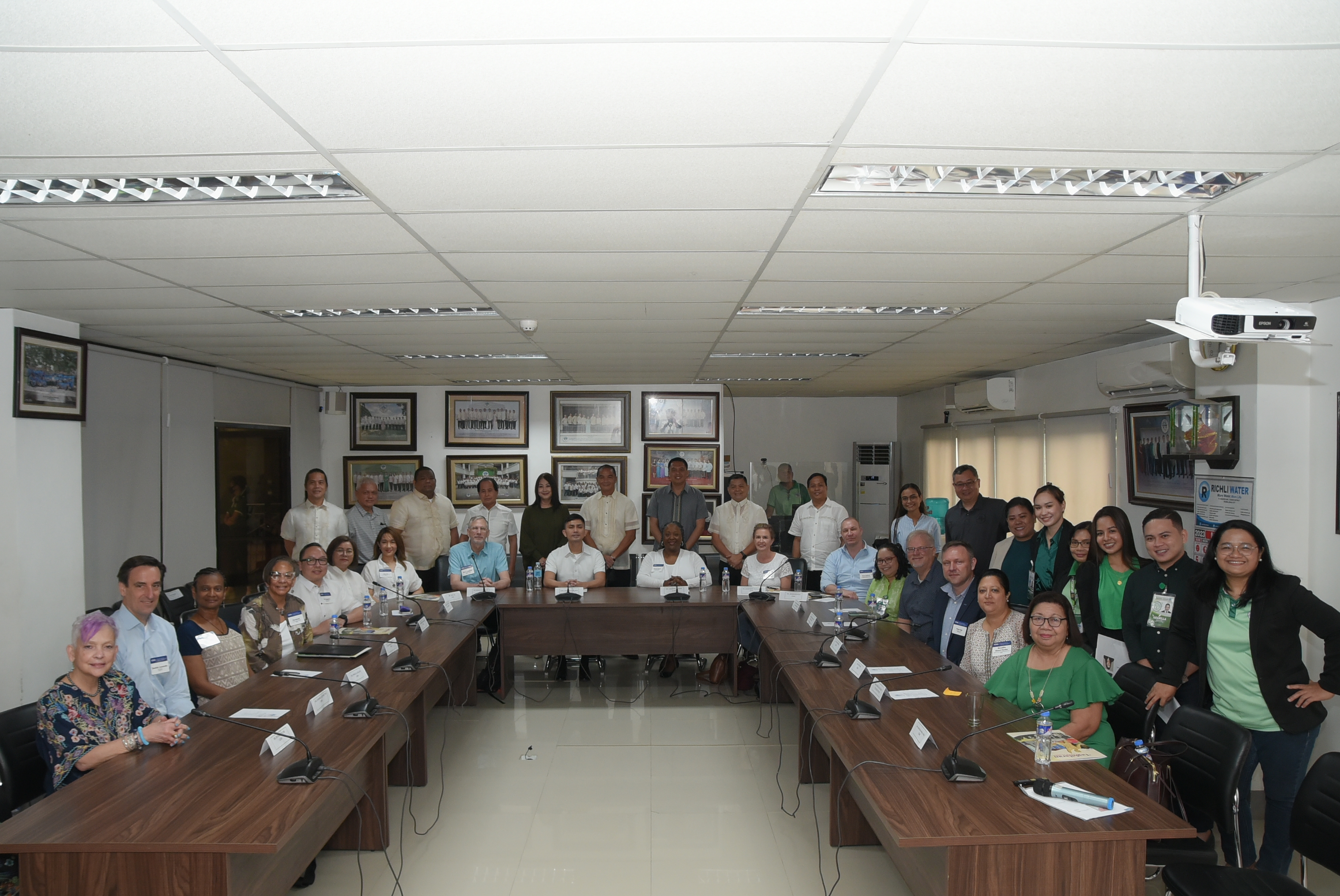 ICMA members meet with Tagbilaran staff in city hall
