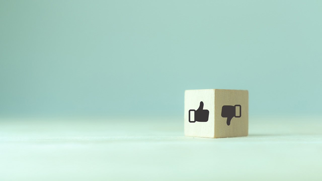 Image of a cube with a thumbs up and thumbs down
