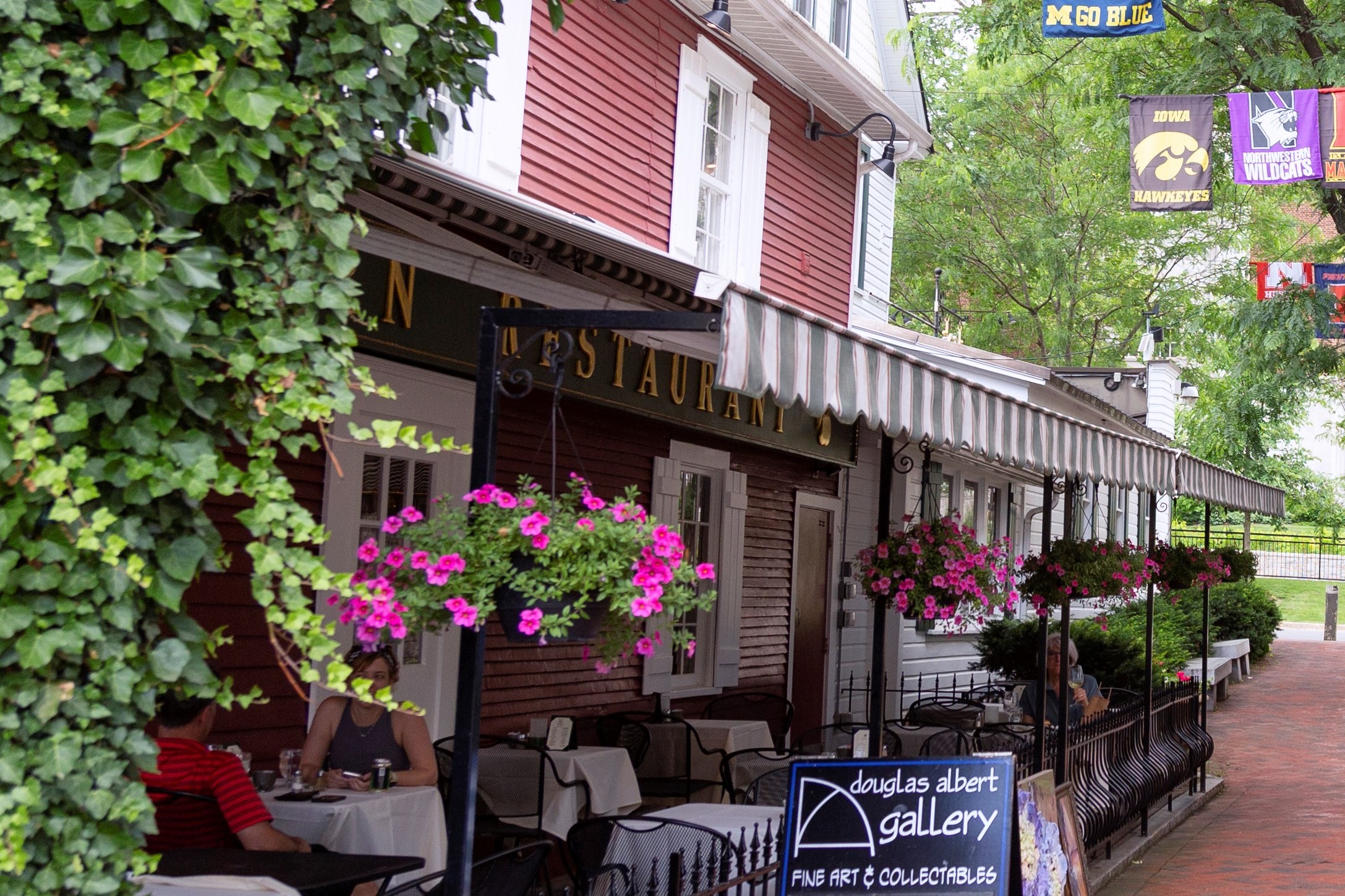 Outdoor dining on street