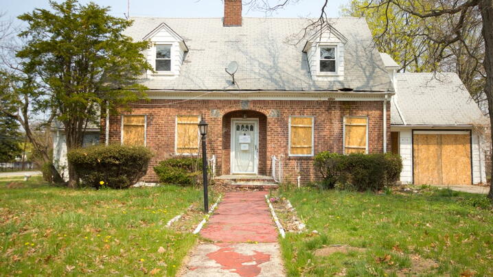 Photo of abandoned house