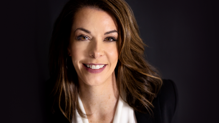 headshot of DeDe Halfhill