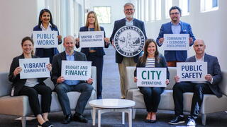 Image of city administrators and deputies