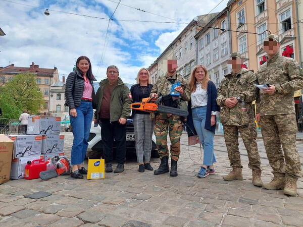 Marta_and_Lviv_City_Council_Pass_Out_Aid_from_Polish_volunteers